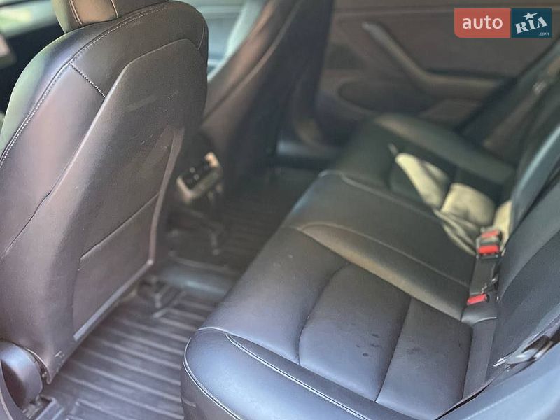 Седан Tesla Model 3 2019 в Виннице