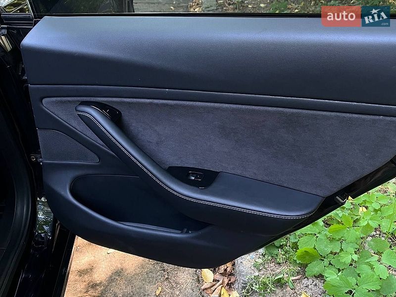 Седан Tesla Model 3 2019 в Виннице