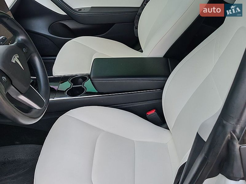 Седан Tesla Model 3 2019 в Києві