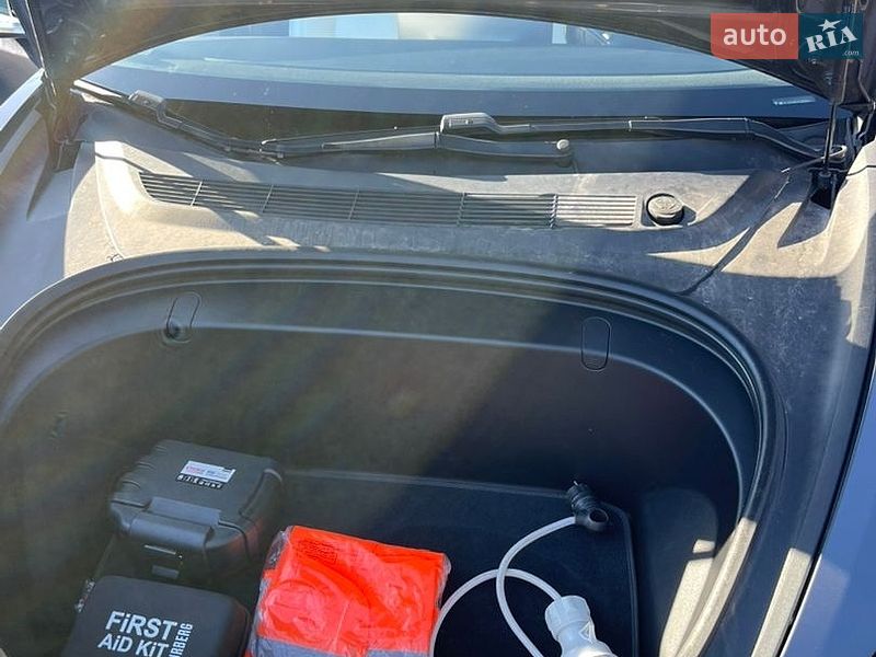 Седан Tesla Model 3 2018 в Кременчуге