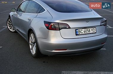Седан Tesla Model 3 2018 в Львове