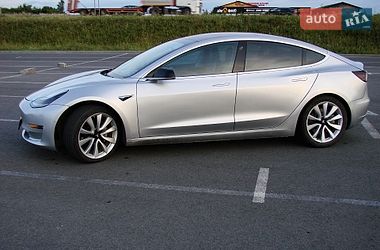 Седан Tesla Model 3 2018 в Львове
