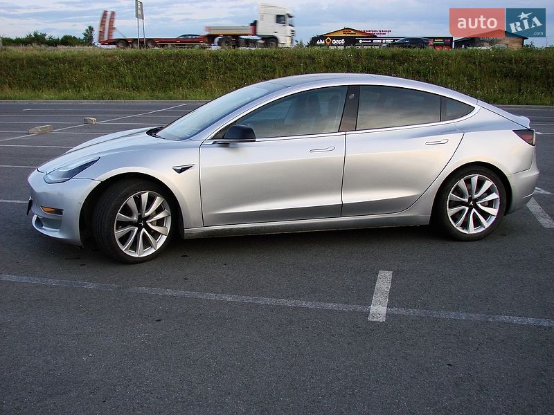 Седан Tesla Model 3 2018 в Львове