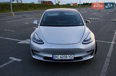 Седан Tesla Model 3 2018 в Львове