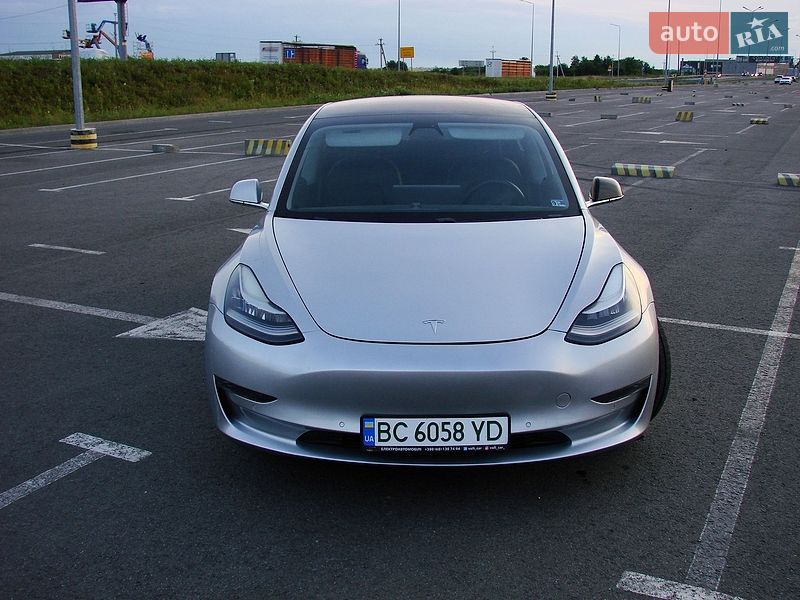 Седан Tesla Model 3 2018 в Львове