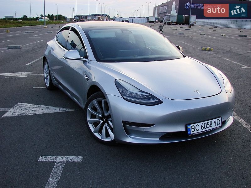 Седан Tesla Model 3 2018 в Львове