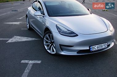 Седан Tesla Model 3 2018 в Львове