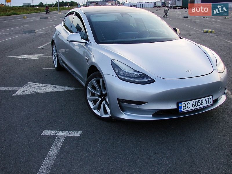 Седан Tesla Model 3 2018 в Львове