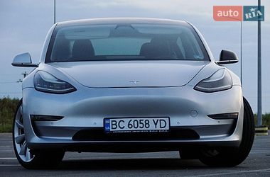 Седан Tesla Model 3 2018 в Львове