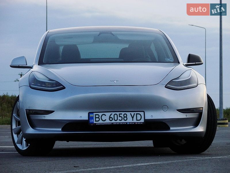 Седан Tesla Model 3 2018 в Львове