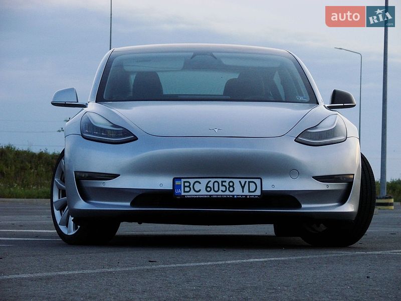 Седан Tesla Model 3 2018 в Львове