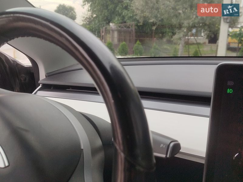 Седан Tesla Model 3 2018 в Львове