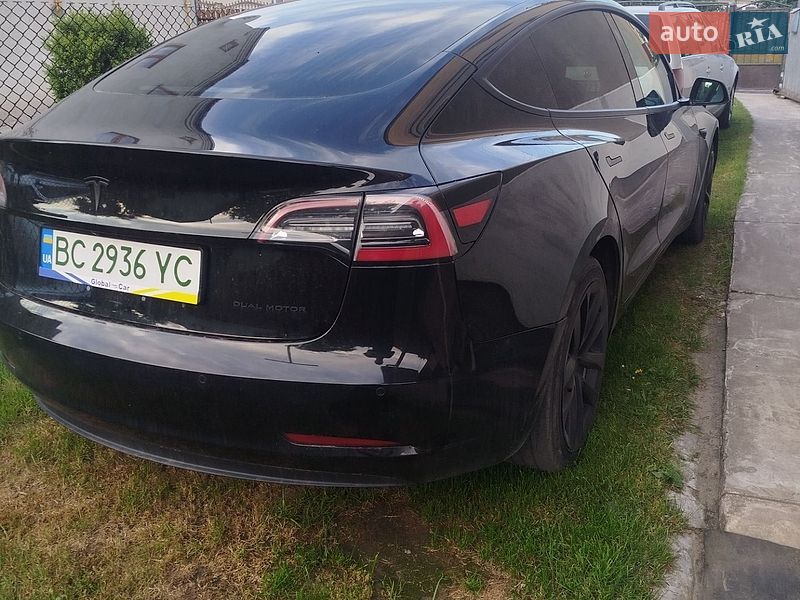 Седан Tesla Model 3 2018 в Львове