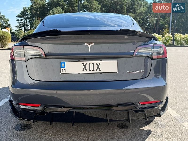 Седан Tesla Model 3 2021 в Києві