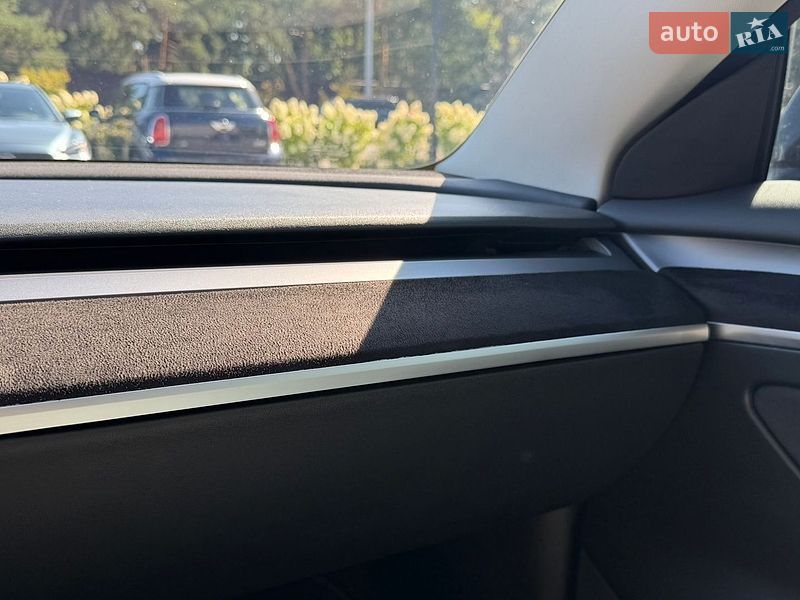 Седан Tesla Model 3 2021 в Києві