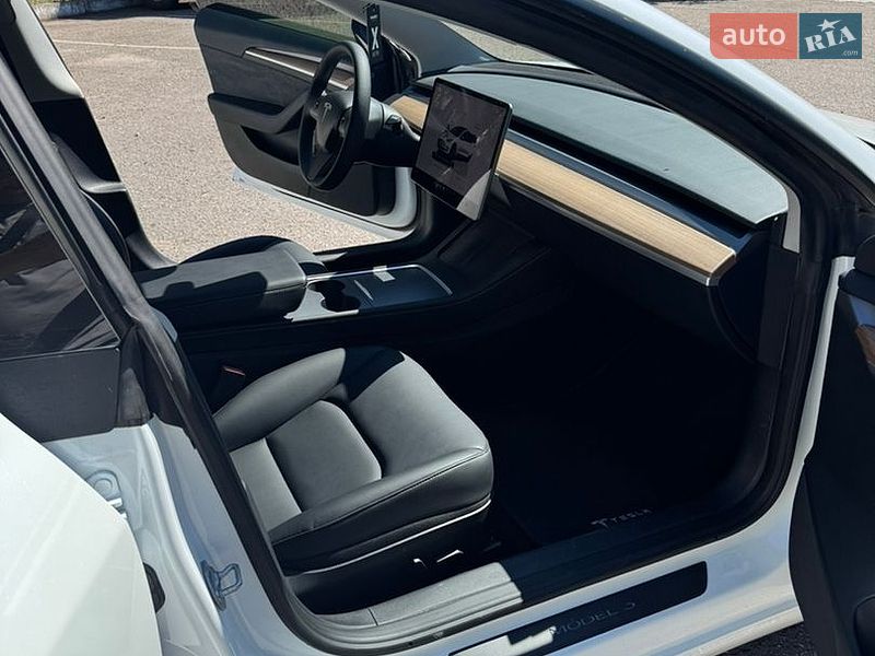 Седан Tesla Model 3 2023 в Запоріжжі