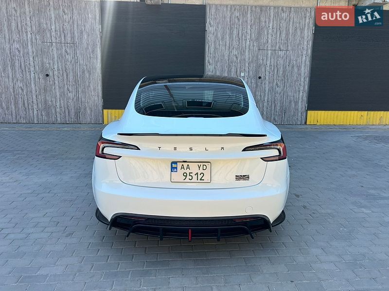 Седан Tesla Model 3 2024 в Кривом Роге
