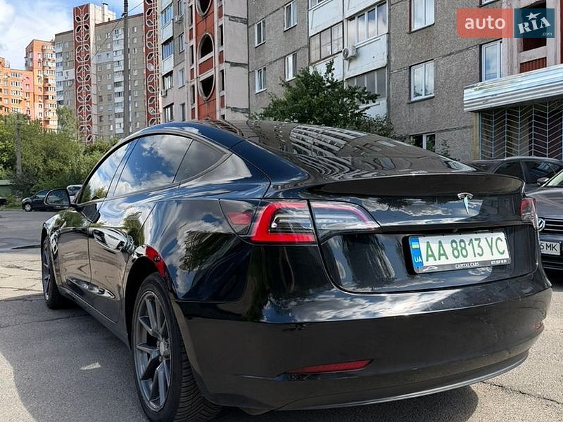 Седан Tesla Model 3 2023 в Киеве