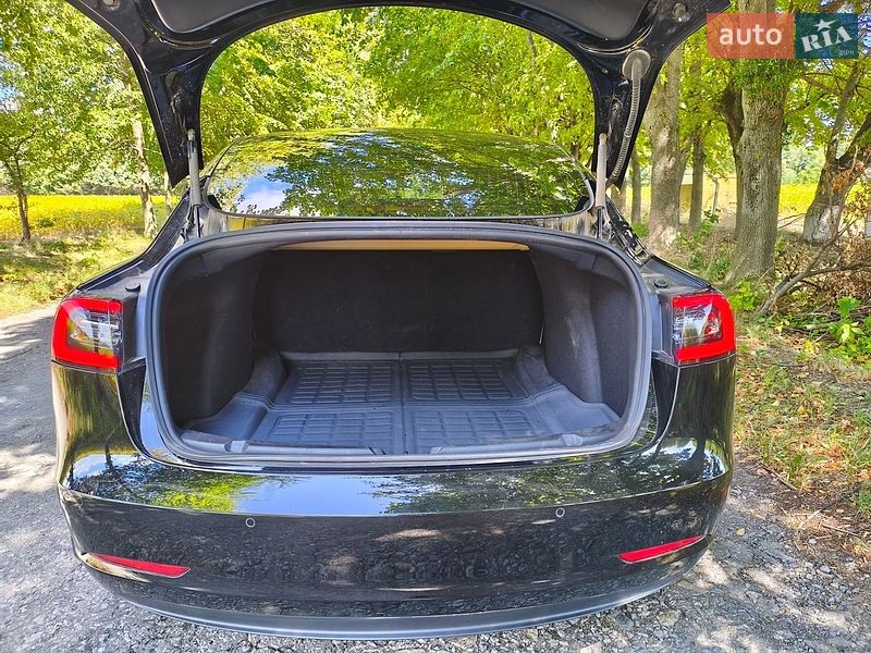 Седан Tesla Model 3 2019 в Немирове