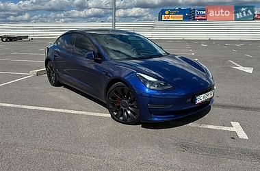 Седан Tesla Model 3 2023 в Львове