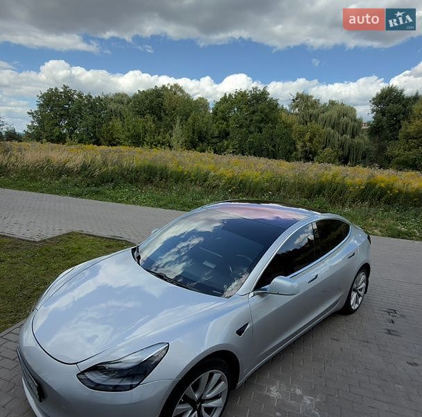 Седан Tesla Model 3 2018 в Рівному