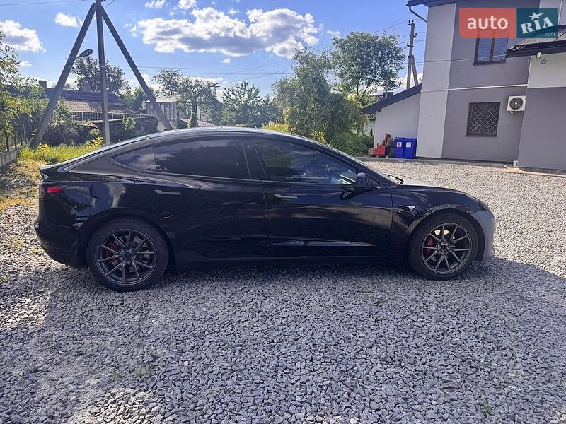 Седан Tesla Model 3 2018 в Львове