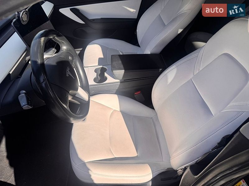 Седан Tesla Model 3 2018 в Львове