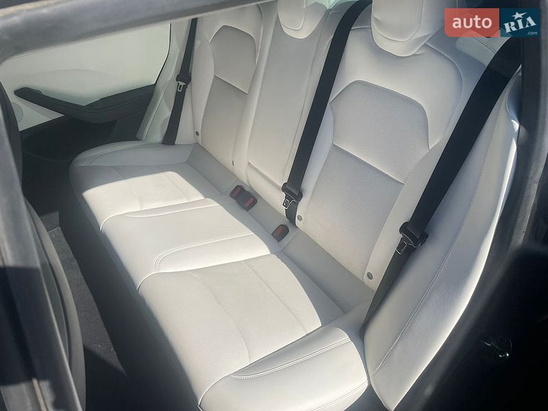 Седан Tesla Model 3 2024 в Києві