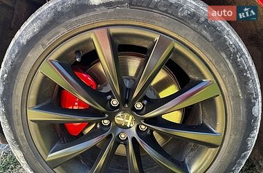 Седан Tesla Model 3 2019 в Чернівцях