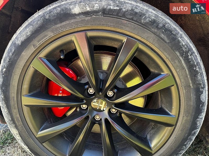 Седан Tesla Model 3 2019 в Чернівцях