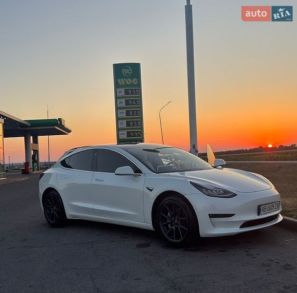 Седан Tesla Model 3 2019 в Тальном фото 2 Седан Tesla Model 3 2019 в Тальном