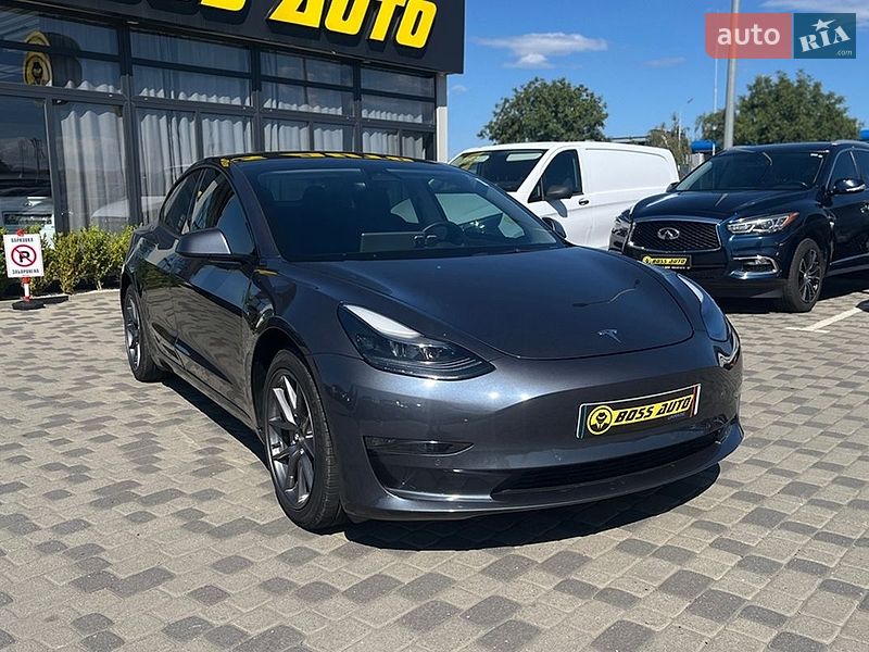 Седан Tesla Model 3 2022 в Мукачевому