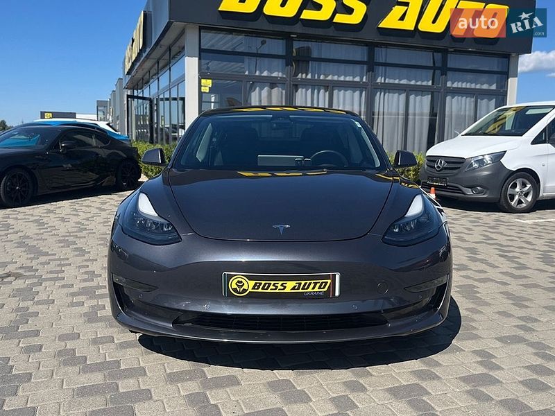 Седан Tesla Model 3 2022 в Мукачевому