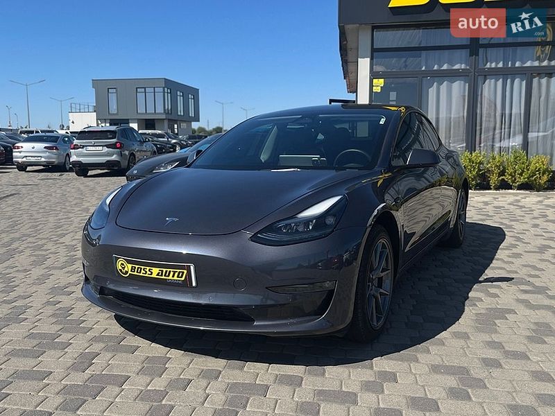 Седан Tesla Model 3 2022 в Мукачевому
