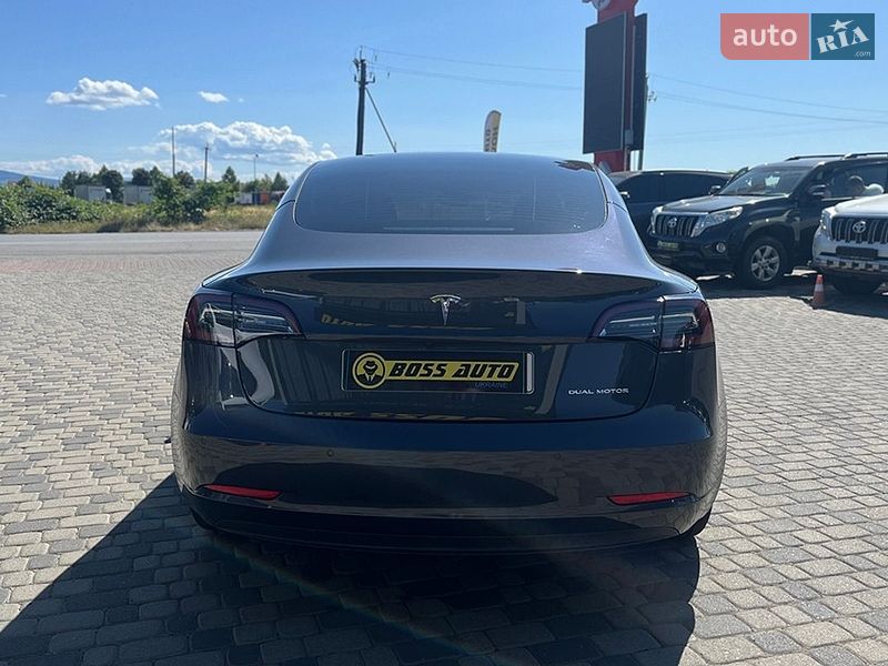 Седан Tesla Model 3 2022 в Мукачевому