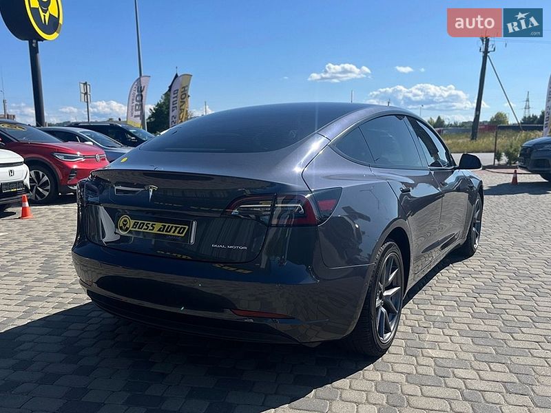 Седан Tesla Model 3 2022 в Мукачевому