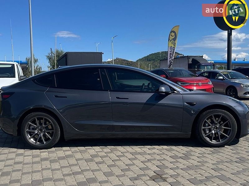 Седан Tesla Model 3 2022 в Мукачевому