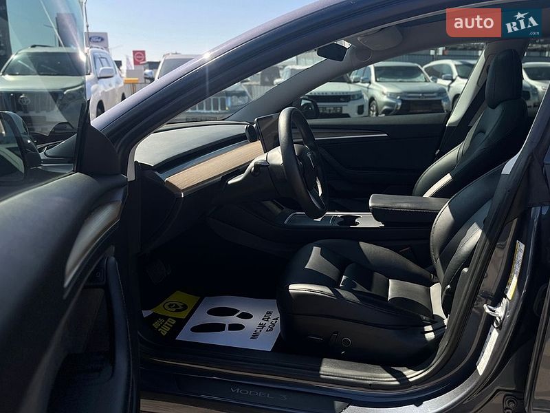 Седан Tesla Model 3 2022 в Мукачевому