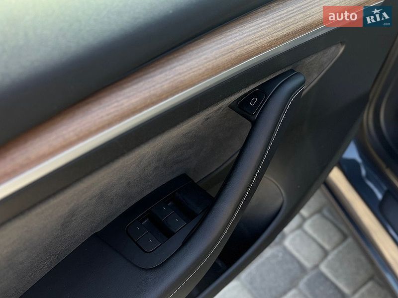 Седан Tesla Model 3 2022 в Мукачевому