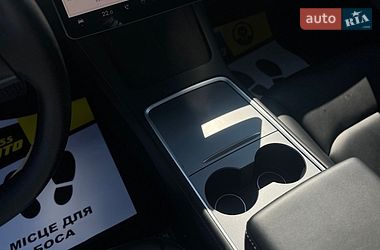 Седан Tesla Model 3 2022 в Мукачевому