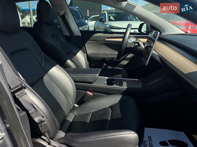 Седан Tesla Model 3 2022 в Мукачевому