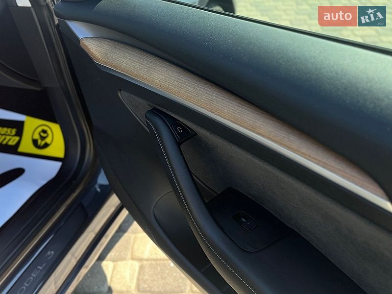 Седан Tesla Model 3 2022 в Мукачевому