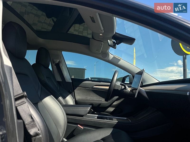 Седан Tesla Model 3 2022 в Мукачевому