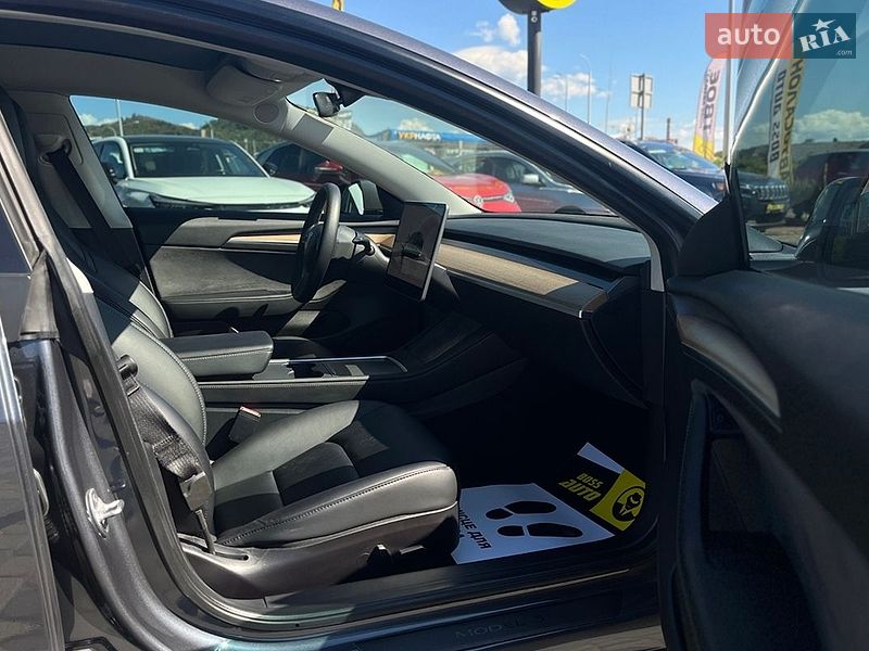 Седан Tesla Model 3 2022 в Мукачевому