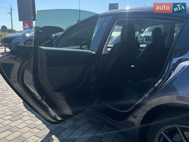 Седан Tesla Model 3 2022 в Мукачевому