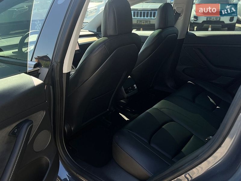 Седан Tesla Model 3 2022 в Мукачевому