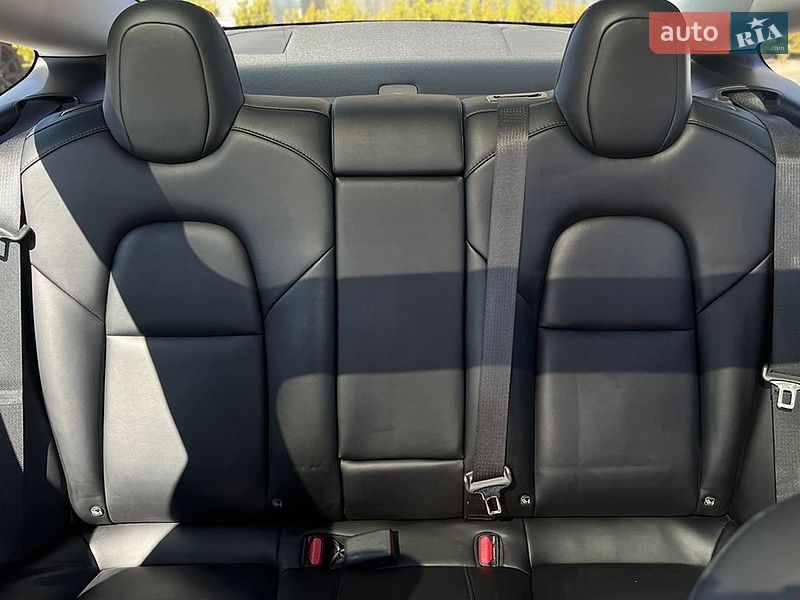 Седан Tesla Model 3 2022 в Мукачевому