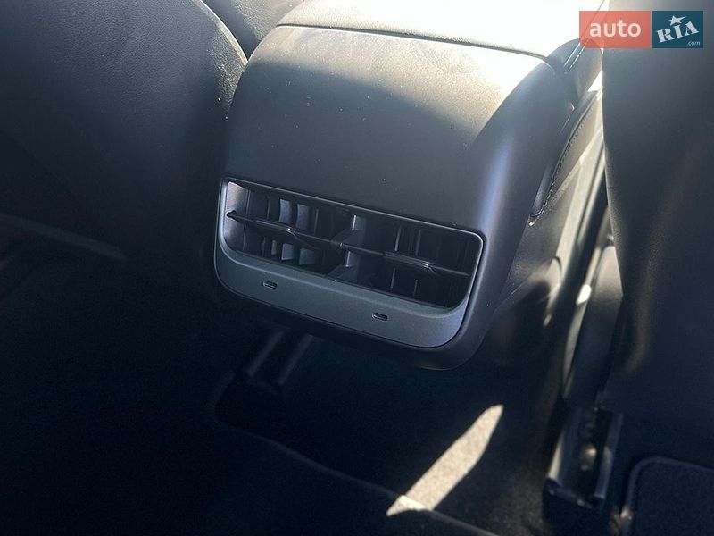 Седан Tesla Model 3 2022 в Мукачевому