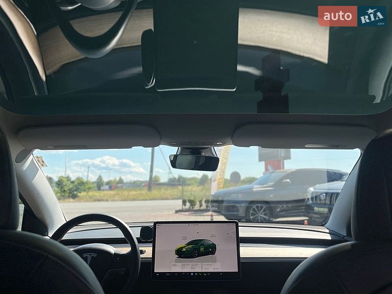 Седан Tesla Model 3 2022 в Мукачевому
