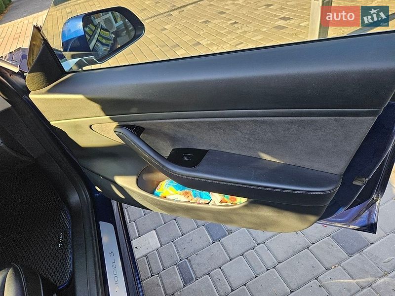 Седан Tesla Model 3 2018 в Борисполі